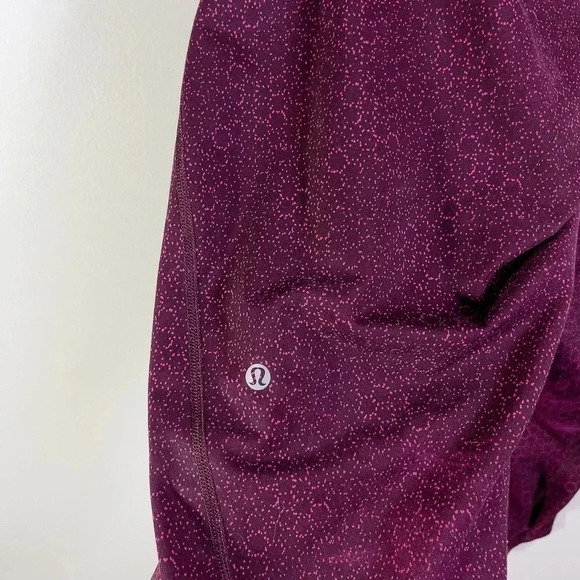 LULULEMON | SHAKE IT OUT  CROP IN STAR PIXEL RASBERRY - Picture 14 of 14